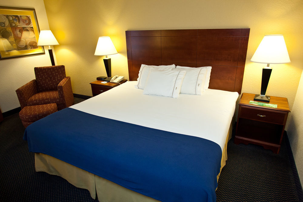 Holiday Inn Express Richmond I-64 Short Pump Area By Ihg Innsbrook Екстериор снимка